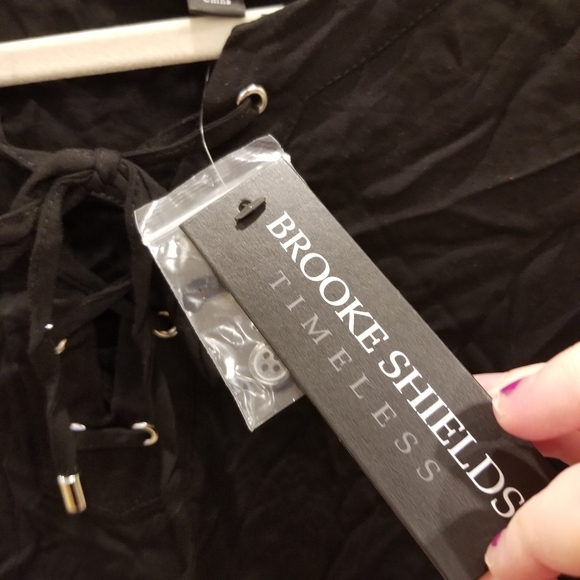 Brooke Shields Timeless Lace-Up Neck Woven Top L - Picture 4 of 7